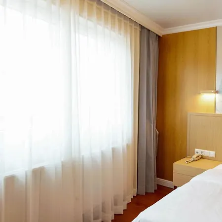 Mr.liao Hotel 3*