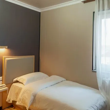 Mr.liao Otel 3*